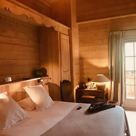 Le Cerf Amoureux Prive & Chalet *